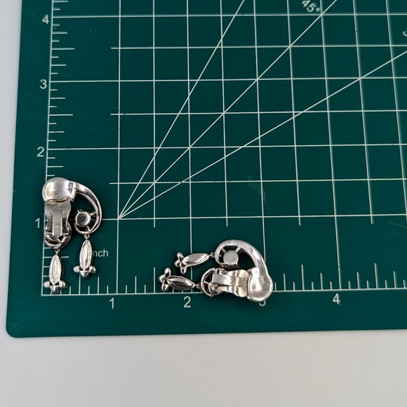 Vintage Unique Joseph Mazer Silver Tone Rhinestones Dangles Clip on Earrings - Picture 14 of 14